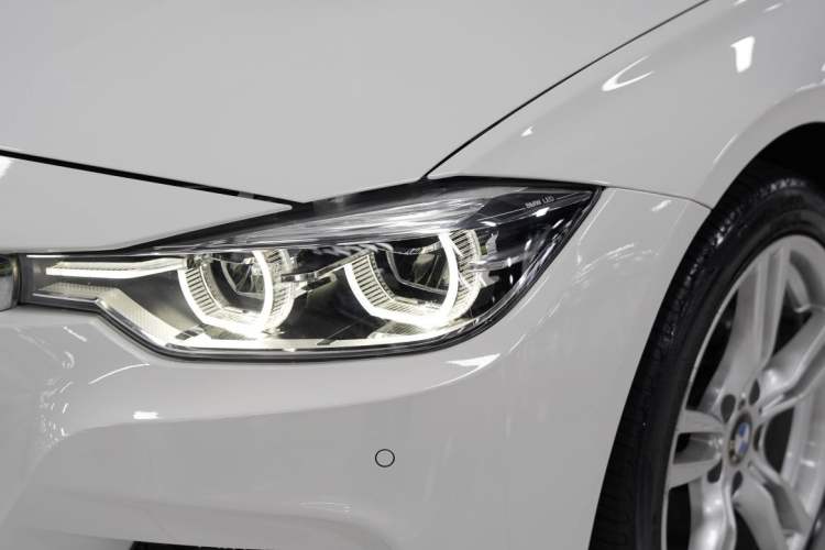 Used BMW 3 Series 2019 320i M Sport Package Exterior 4