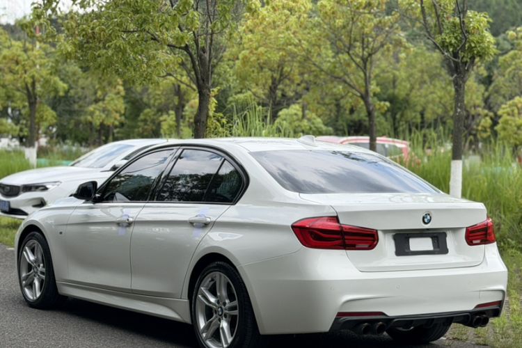 Used BMW 3 Series 2019 320i M Sport Package Exterior 4