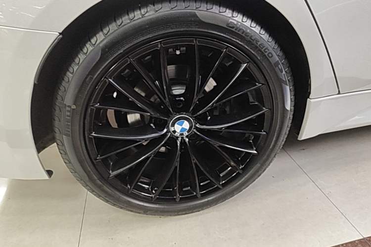 Used BMW 3 Series 2019 320i M Sport Night Edition Exterior 5
