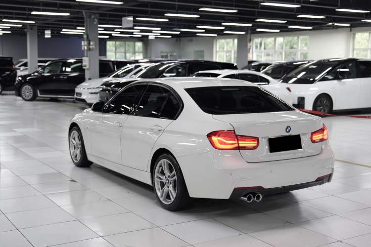 Used BMW 3 Series 2019 320i M Sport Package Exterior 6
