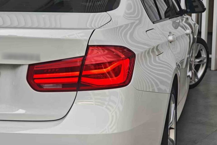 Used BMW 3 Series 2019 320i M Sport Package Exterior 6