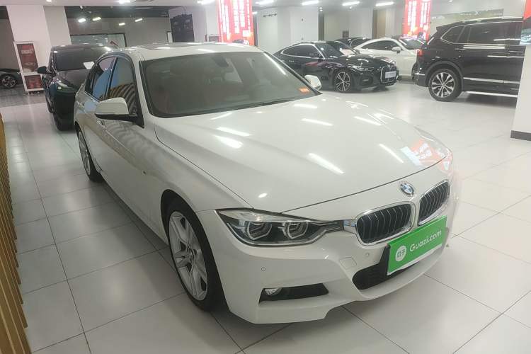 Used BMW 3 Series 2019 320i M Sport Package Front Right 45 Deg