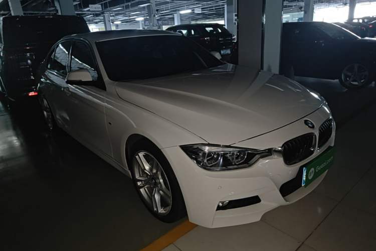 Used BMW 3 Series 2019 320i M Sport Package Front Right 45 Deg