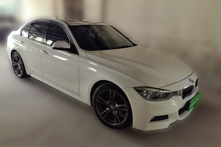 Used BMW 3 Series 2019 320i M Sport Package Front Right 45 Deg