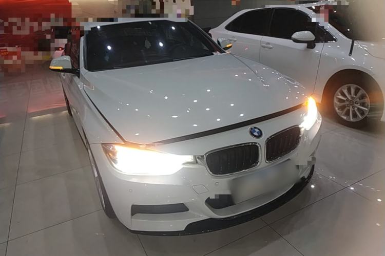 Used BMW 3 Series 2019 320i M Sport Package Front Right 45 Deg