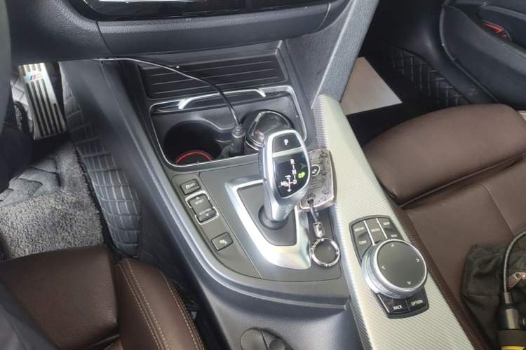Used BMW 3 Series 2019 320i M Sport Night Edition Gear Lever