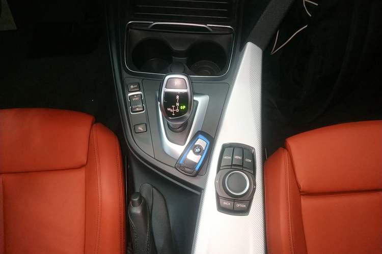 Used BMW 3 Series 2019 320i M Sport Package Gear Lever