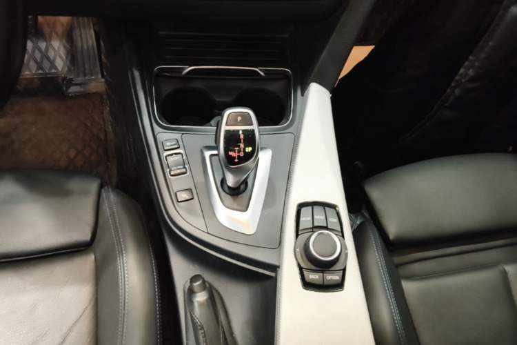 Used BMW 3 Series 2019 320i M Sport Package Gear Lever