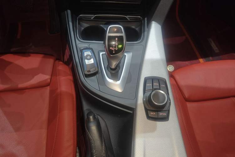 Used BMW 3 Series 2019 320i M Sport Package Gear Lever
