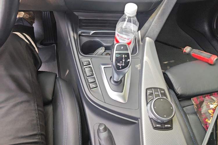 Used BMW 3 Series 2019 320i M Sport Night Edition Gear Lever