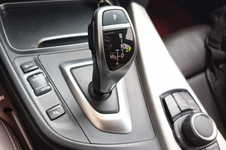 Used BMW 3 Series 2019 320i M Sport Package Gear Lever