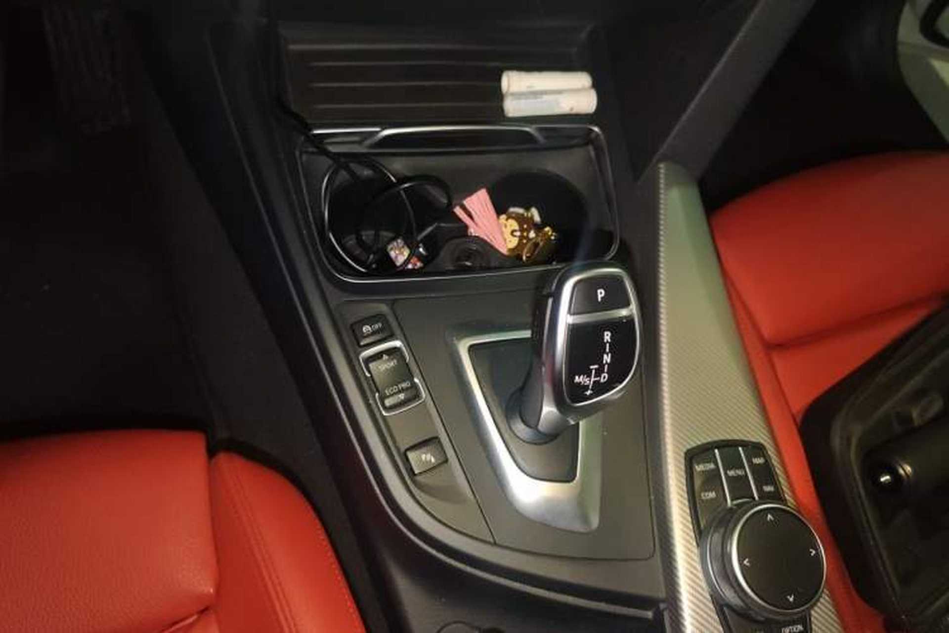 Used BMW 3 Series 2019 320i M Sport Night Edition Gear Lever