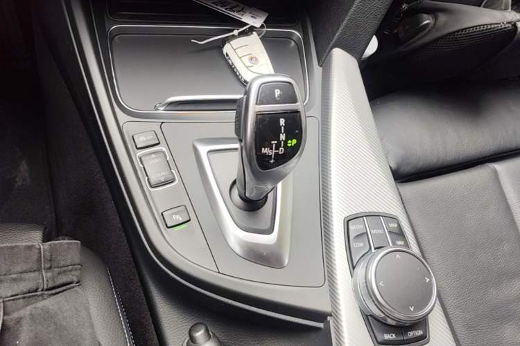Used BMW 3 Series 2019 320i M Sport Night Edition Gear Lever