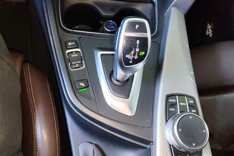 Used BMW 3 Series 2019 320i M Sport Night Edition Gear Lever