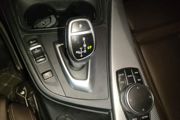 Used BMW 3 Series 2019 320i M Sport Night Edition Gear Lever