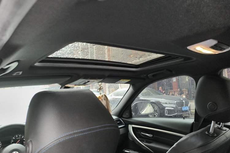 Used BMW 3 Series 2019 320i M Sport Night Edition Headliner