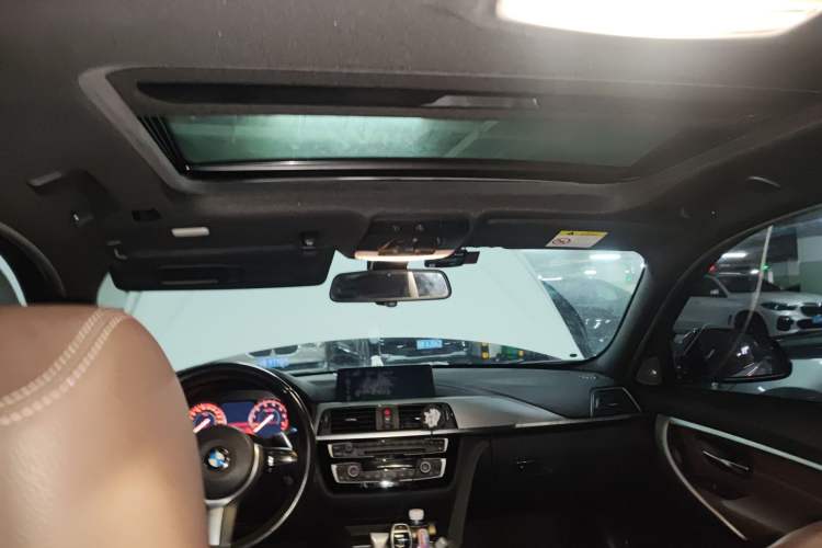 Used BMW 3 Series 2019 320i M Sport Night Edition Headliner