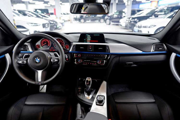 Used BMW 3 Series 2019 320i M Sport Package Interior 1