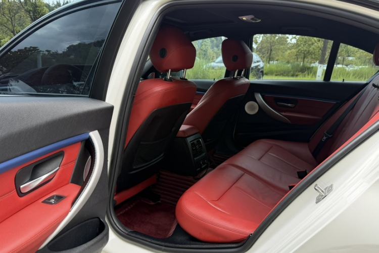 Used BMW 3 Series 2019 320i M Sport Package Interior 1