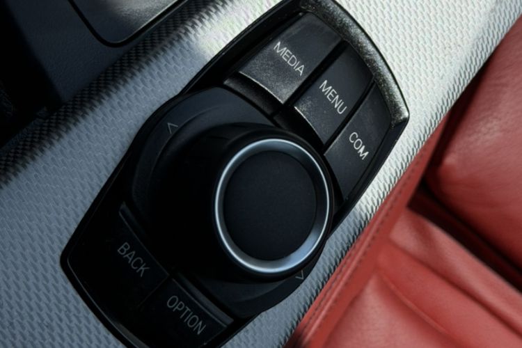Used BMW 3 Series 2019 320i M Sport Package Interior 10