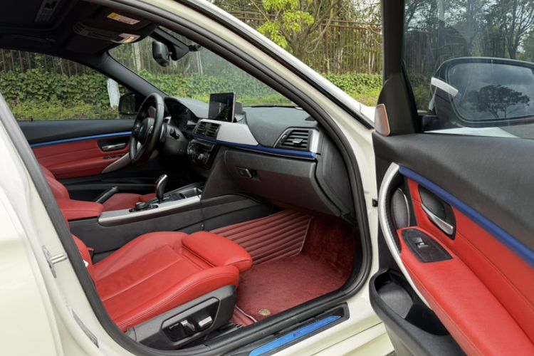 Used BMW 3 Series 2019 320i M Sport Package Interior 11
