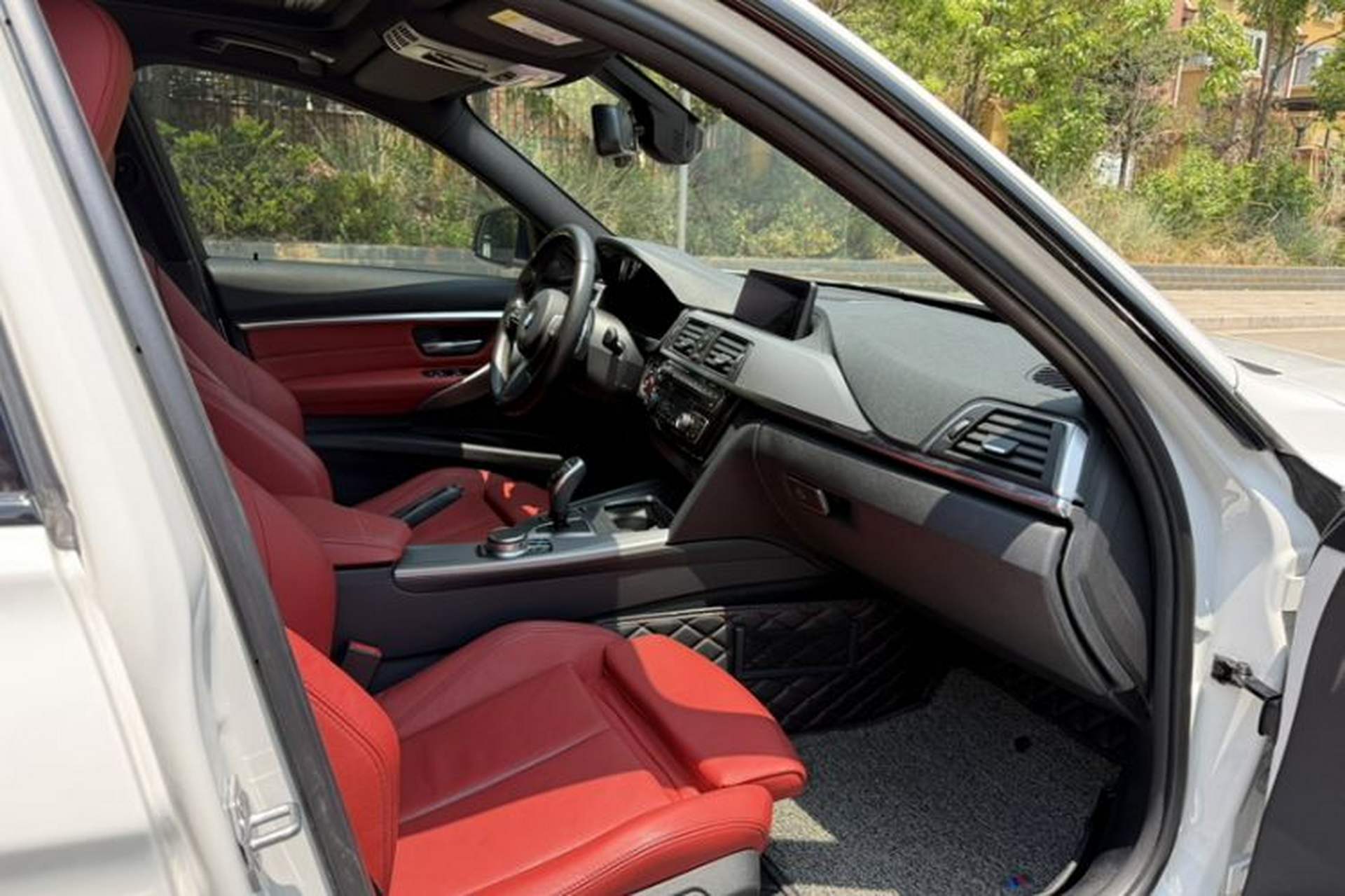Used BMW 3 Series 2019 320i M Sport Night Edition Interior 2