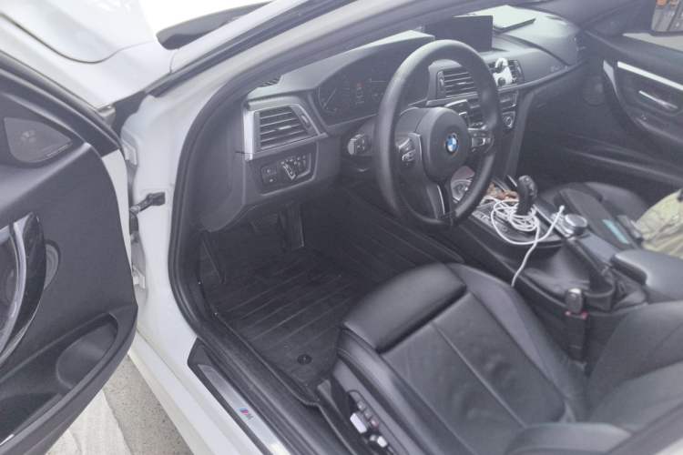 Used BMW 3 Series 2019 320i M Sport Night Edition Interior 3