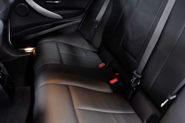 Used BMW 3 Series 2019 320i M Sport Package Interior 3