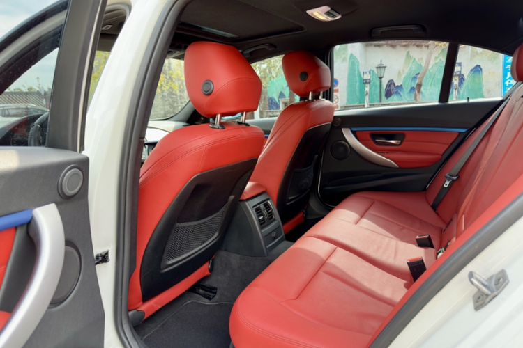 Used BMW 3 Series 2019 320i M Sport Package Interior 3