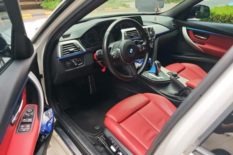Used BMW 3 Series 2019 320i M Sport Package Interior 3