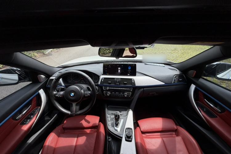 Used BMW 3 Series 2019 320i M Sport Package Interior 3
