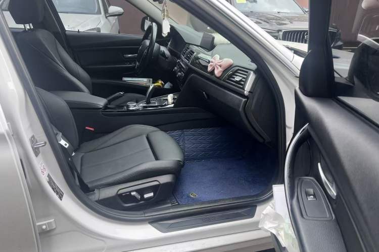 Used BMW 3 Series 2019 320Li Fashion Model Interior 4