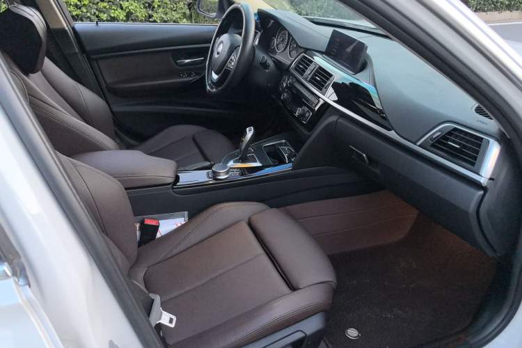 Used BMW 3 Series 2019 320Li Fashion Model Interior 4