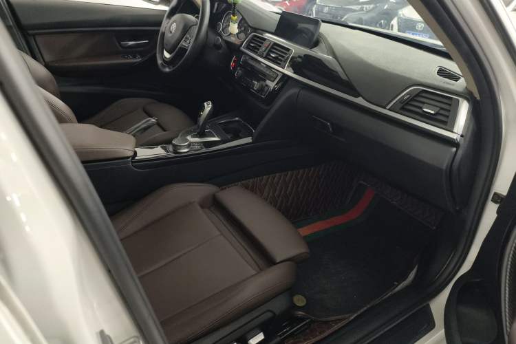 Used BMW 3 Series 2019 320Li Fashion Model Interior 4