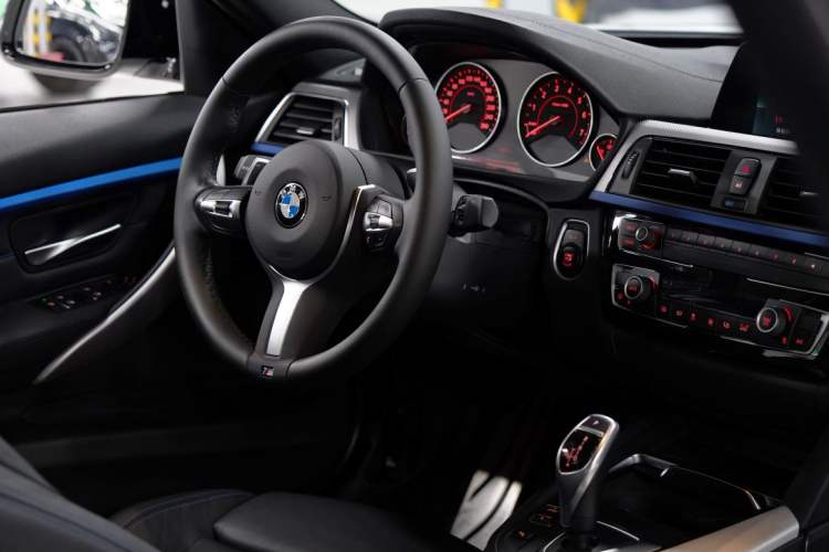 Used BMW 3 Series 2019 320i M Sport Package Interior 4