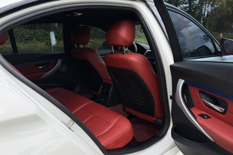 Used BMW 3 Series 2019 320i M Sport Package Interior 5