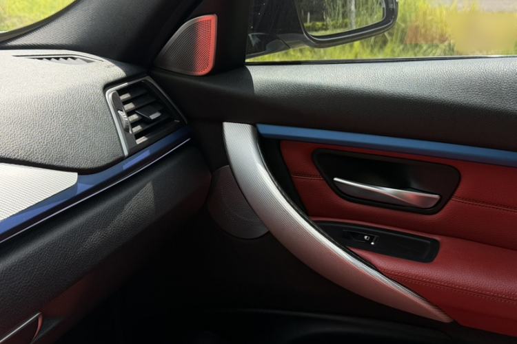 Used BMW 3 Series 2019 320i M Sport Package Interior 9