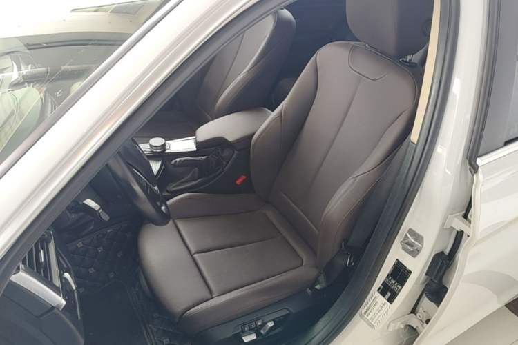 Used BMW 3 Series 2019 320Li Fashion Model Left Front Seat