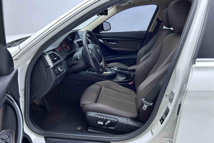 Used BMW 3 Series 2019 320Li Fashion Model Left Front Seat