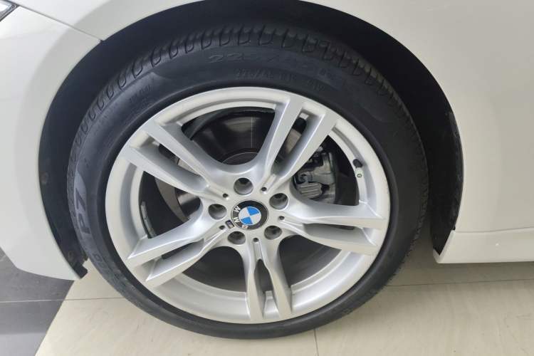 Used BMW 3 Series 2019 320i M Sport Package Left Front Wheel Hub