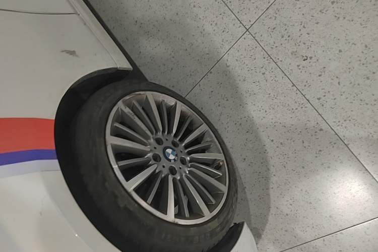 Used BMW 3 Series 2019 320Li Fashion Model Left Front Wheel Hub