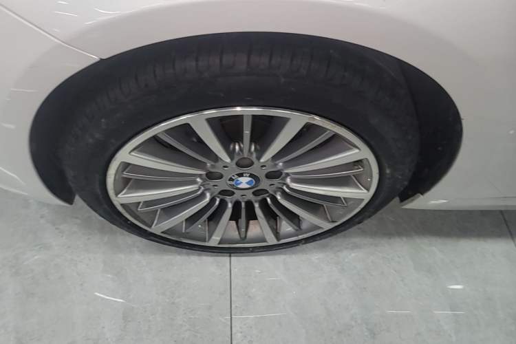 Used BMW 3 Series 2019 320Li Fashion Model Left Front Wheel Hub