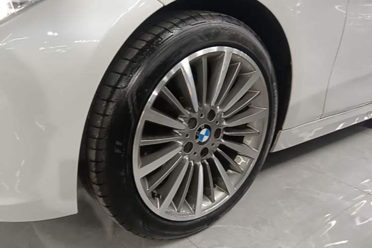Used BMW 3 Series 2019 320Li Fashion Model Left Front Wheel Hub