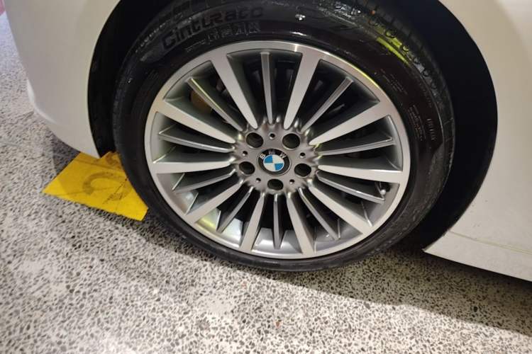 Used BMW 3 Series 2019 320Li Fashion Model Left Front Wheel Hub