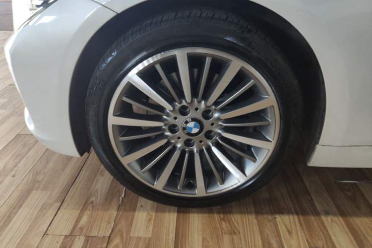 Used BMW 3 Series 2019 320Li Fashion Model Left Front Wheel Hub