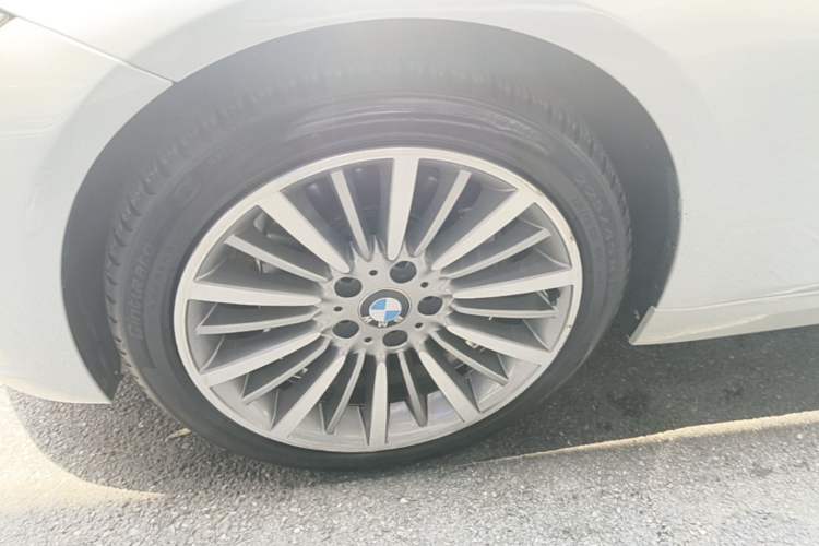 Used BMW 3 Series 2019 320Li Fashion Model Left Front Wheel Hub