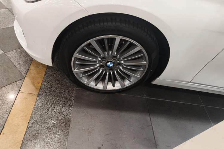 Used BMW 3 Series 2019 320Li Fashion Model Left Front Wheel Hub