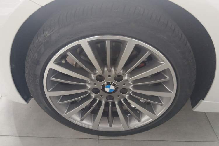 Used BMW 3 Series 2019 320Li Fashion Model Left Front Wheel Hub
