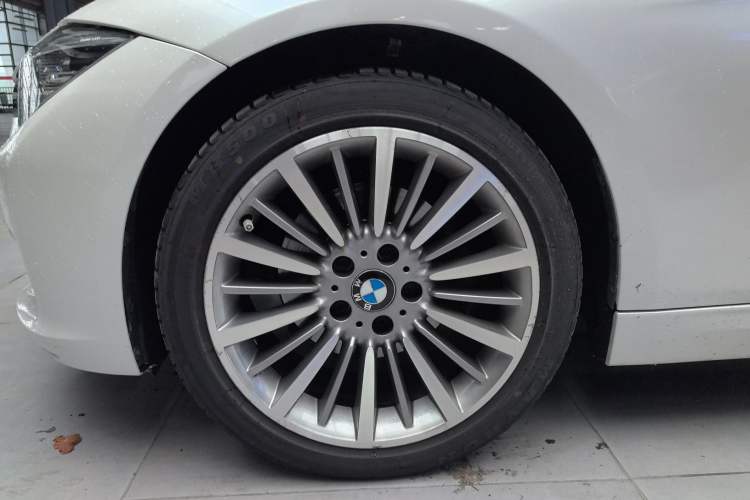 Used BMW 3 Series 2019 320Li Fashion Model Left Front Wheel Hub