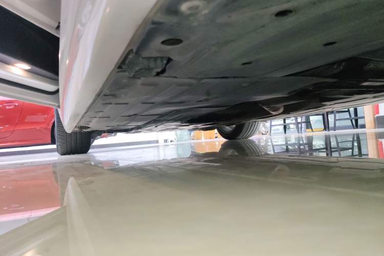 Used BMW 3 Series 2019 320i M Sport Package Left Side Sill